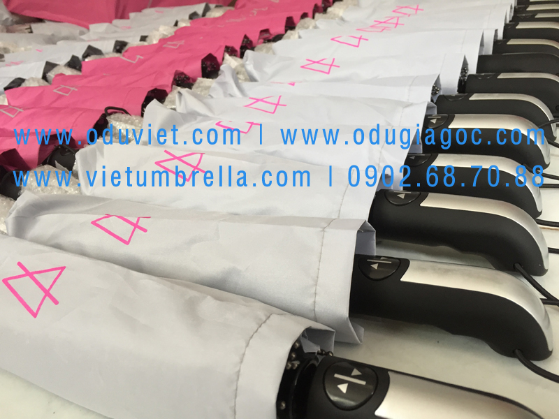 xưởng sản xuất ô dù cầm tay in logo quảng cáo